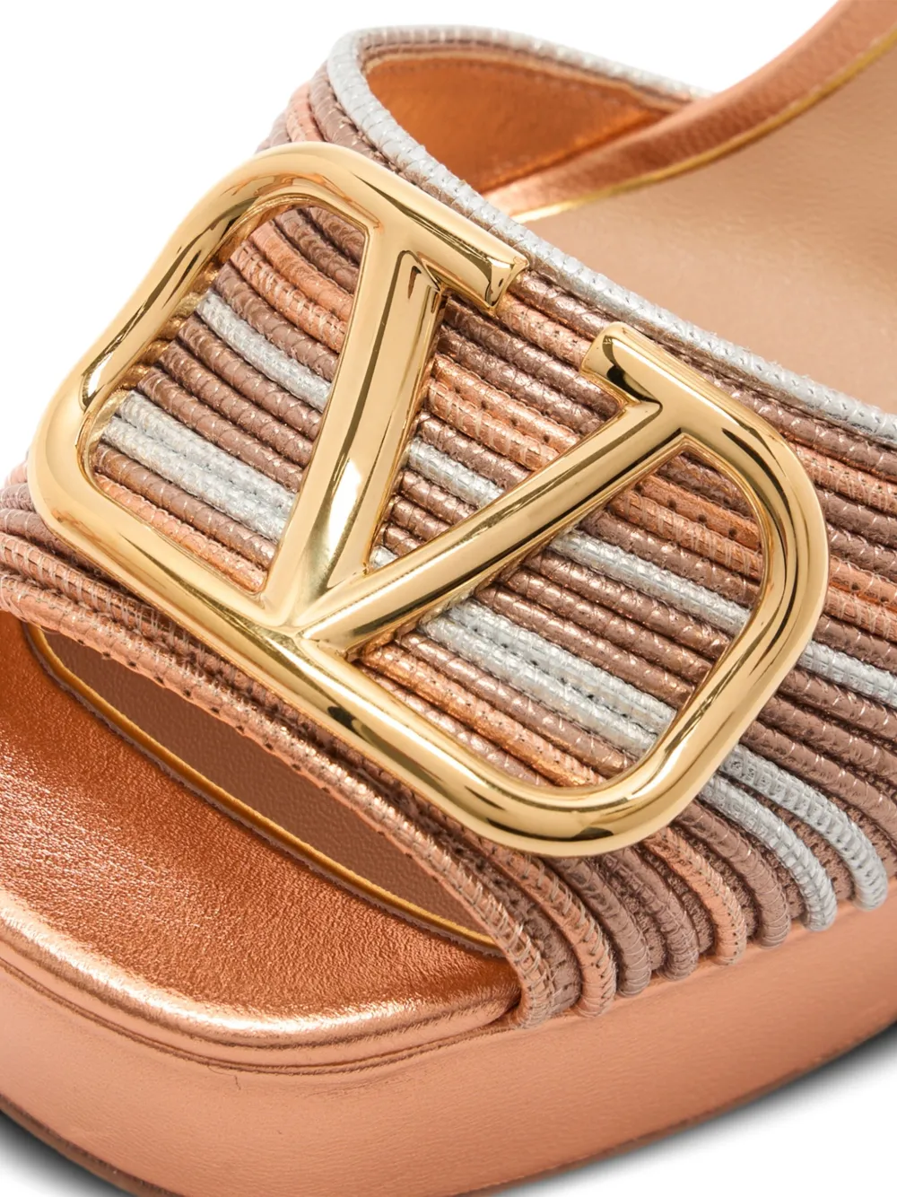 Valentino Garavani Sandalen met plateauzool en gespbandje Roze