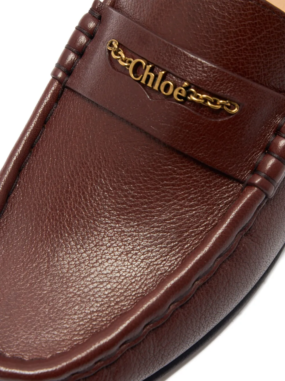 Chloé Loafers met kettingdetail Bruin