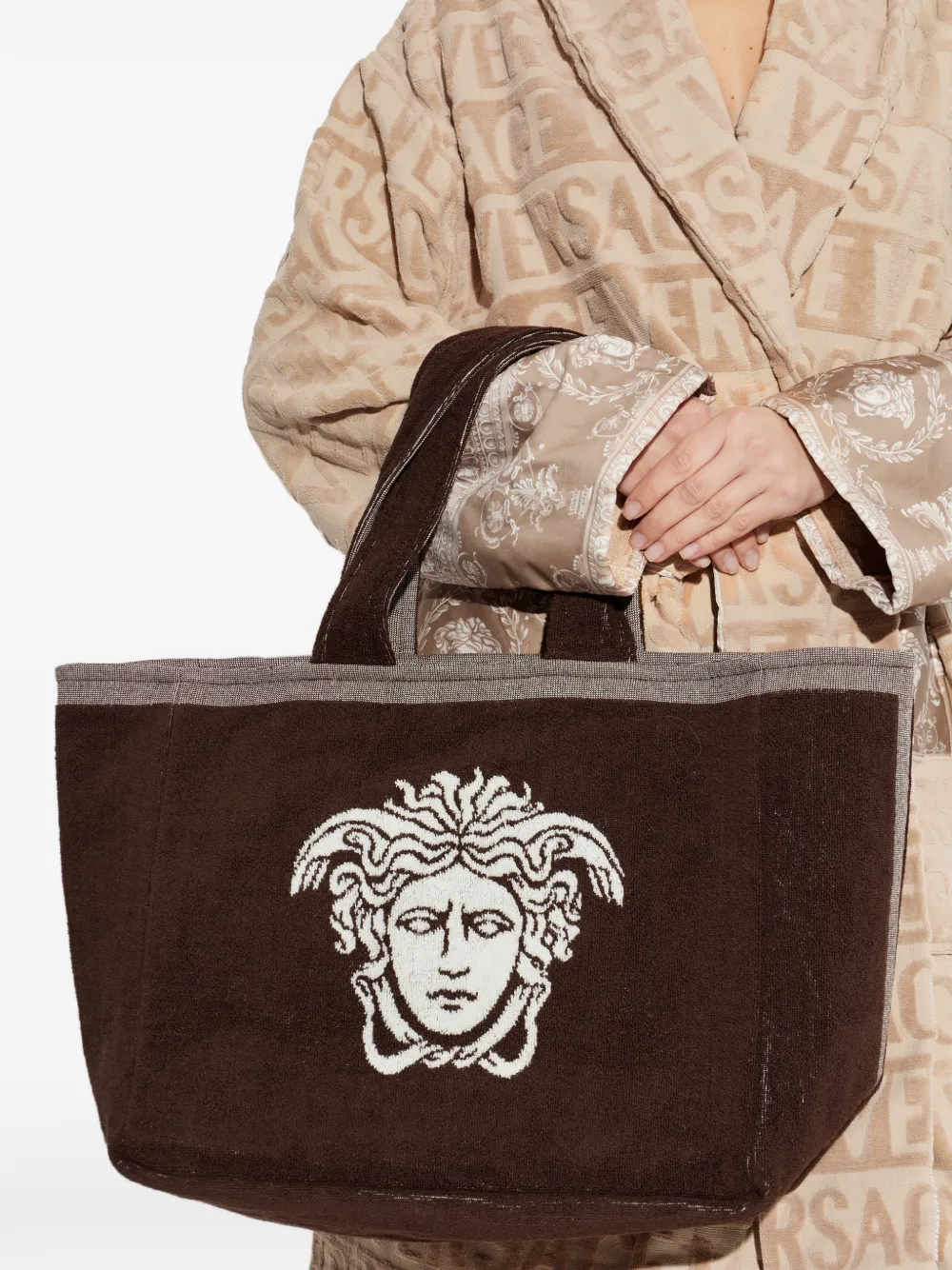 Versace Home Shopper met Medusa-patroon Bruin