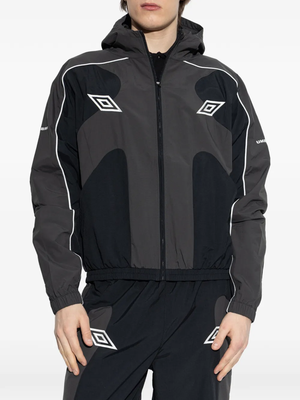  Umbro Logo-embroidered Hooded Jacket - Grey 