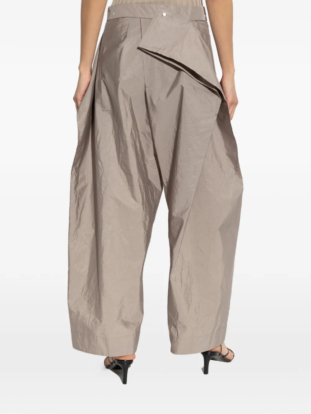 Issey Miyake Broek met omgeslagen detail Beige