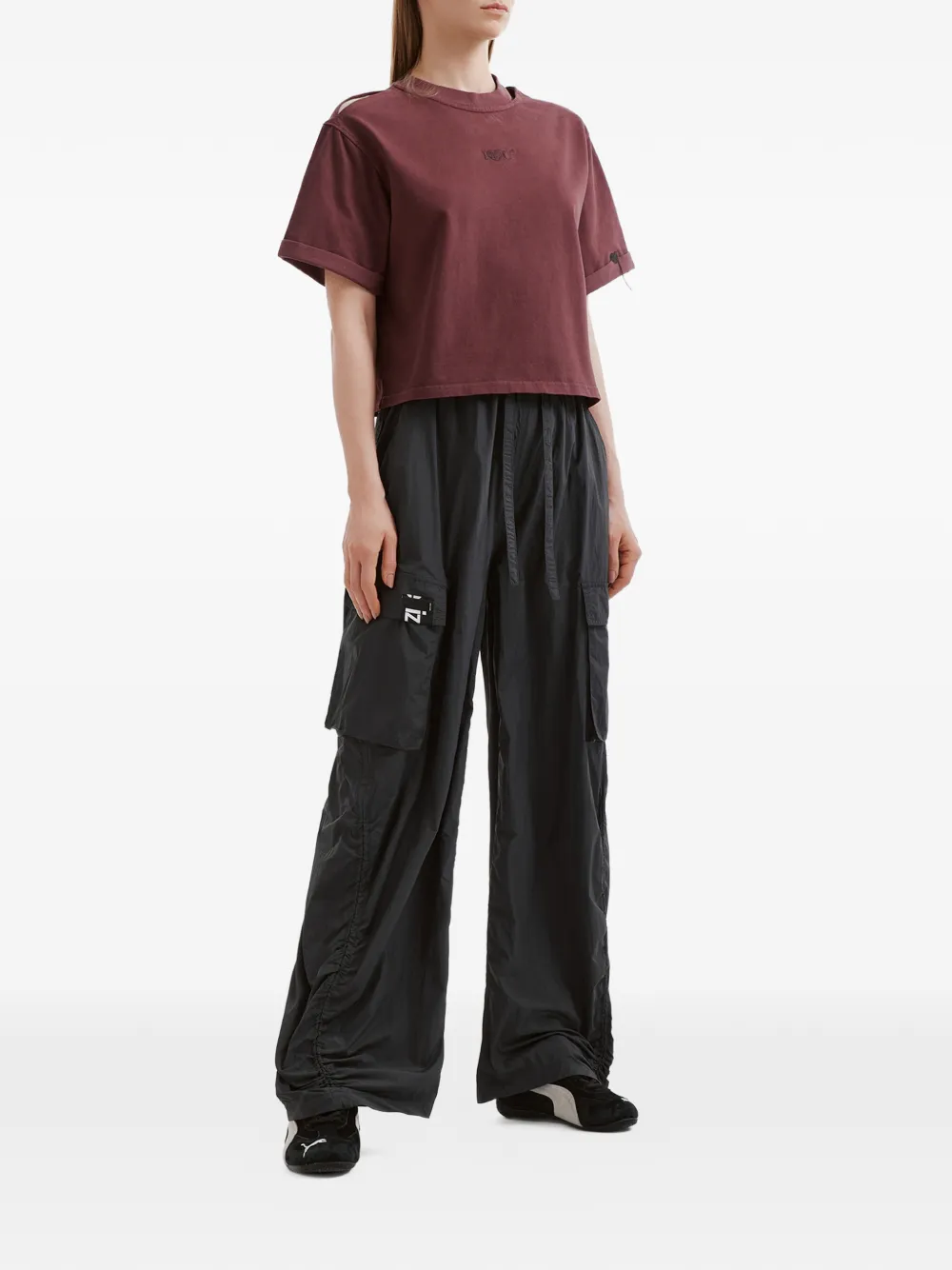  Izzue Cropped Embroidered T-shirt 