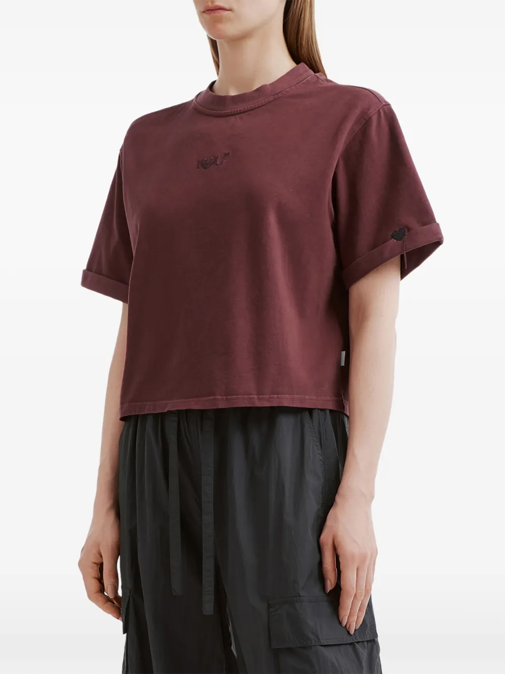 Izzue Cropped Embroidered T-shirt 
