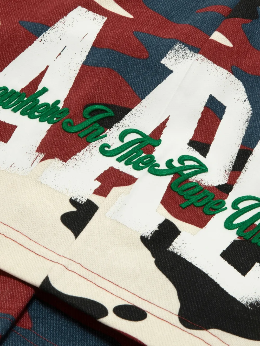 AAPE BY *A BATHING APE Shorts met camouflageprint Rood