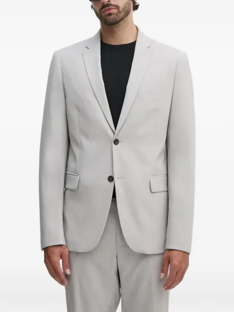 Lindbergh buttoned suit