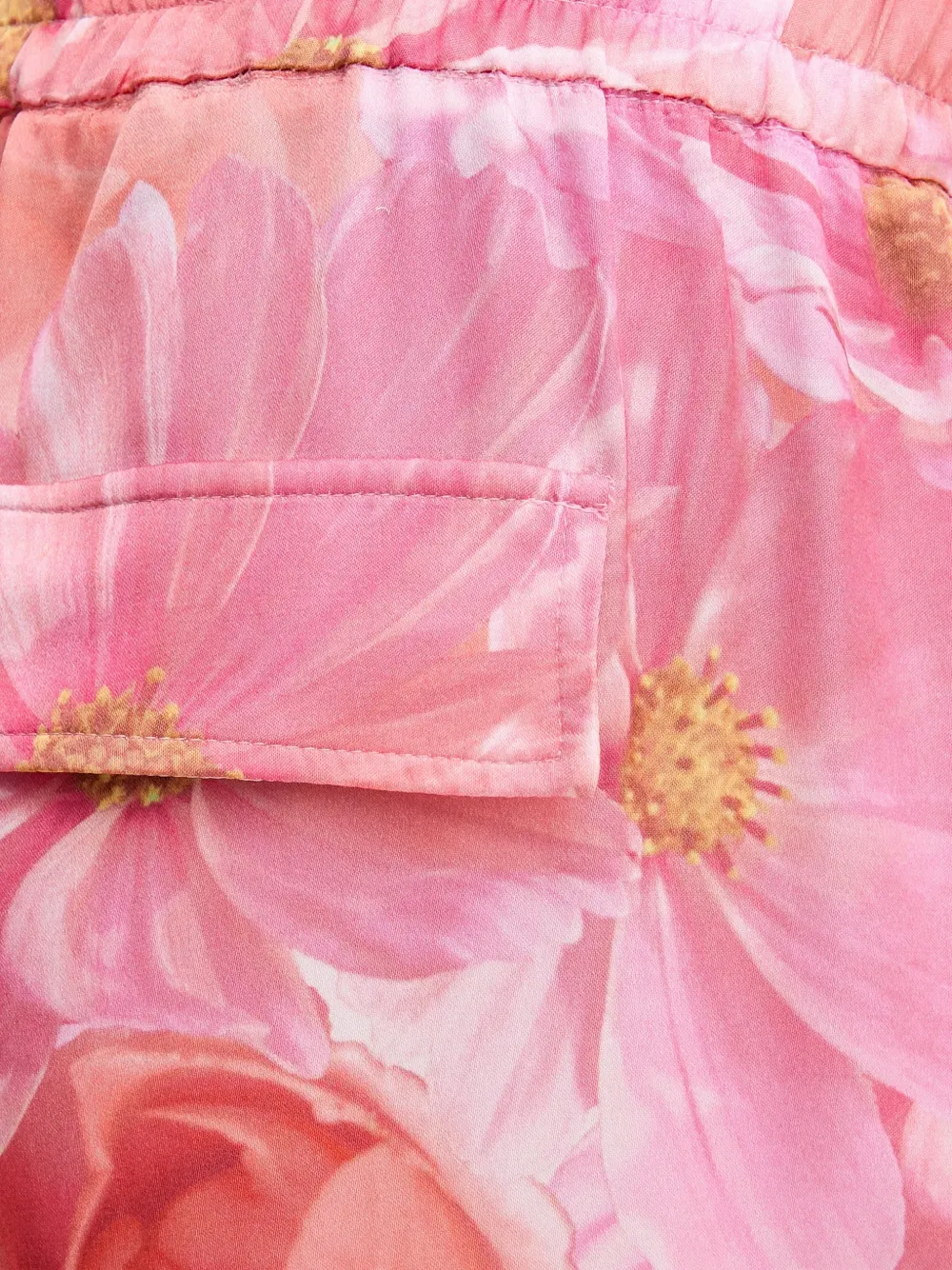 Marc Aurel Broek met bloemenprint Roze
