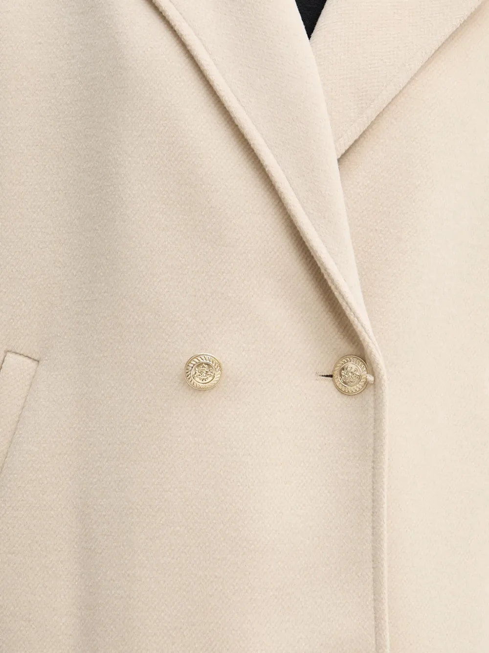Gaudi Jack met dubbele rij knopen en korte mouwen Beige
