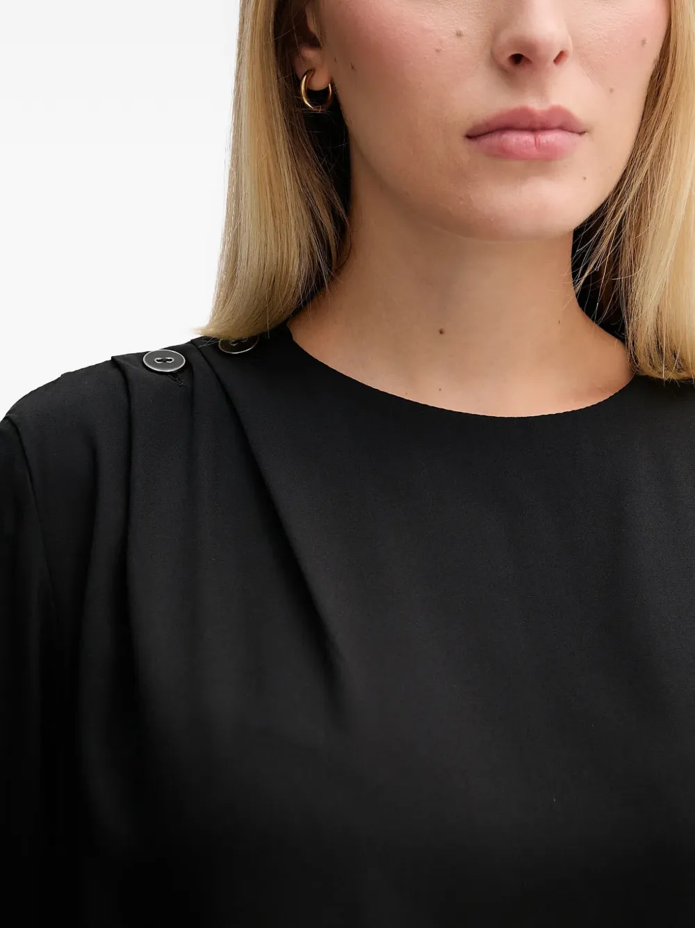 Gaudi Top met veren afwerking en knoopdetail Zwart