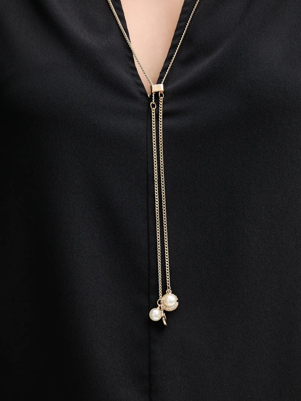 Gaudi Blouse verfraaid met halsketting Zwart