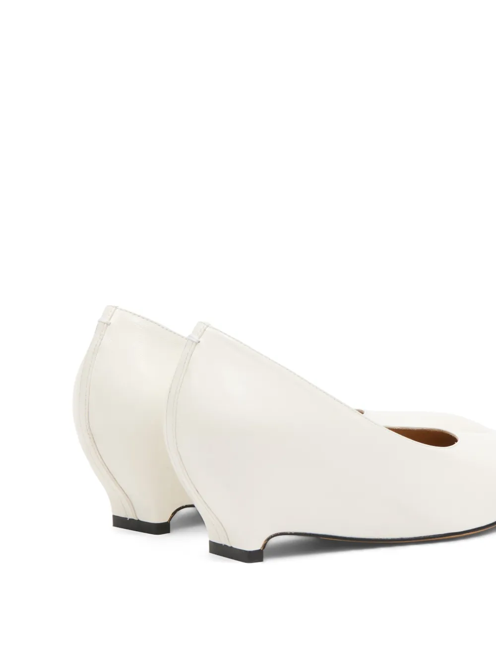 Maison Margiela Pumps met puntige neus Beige