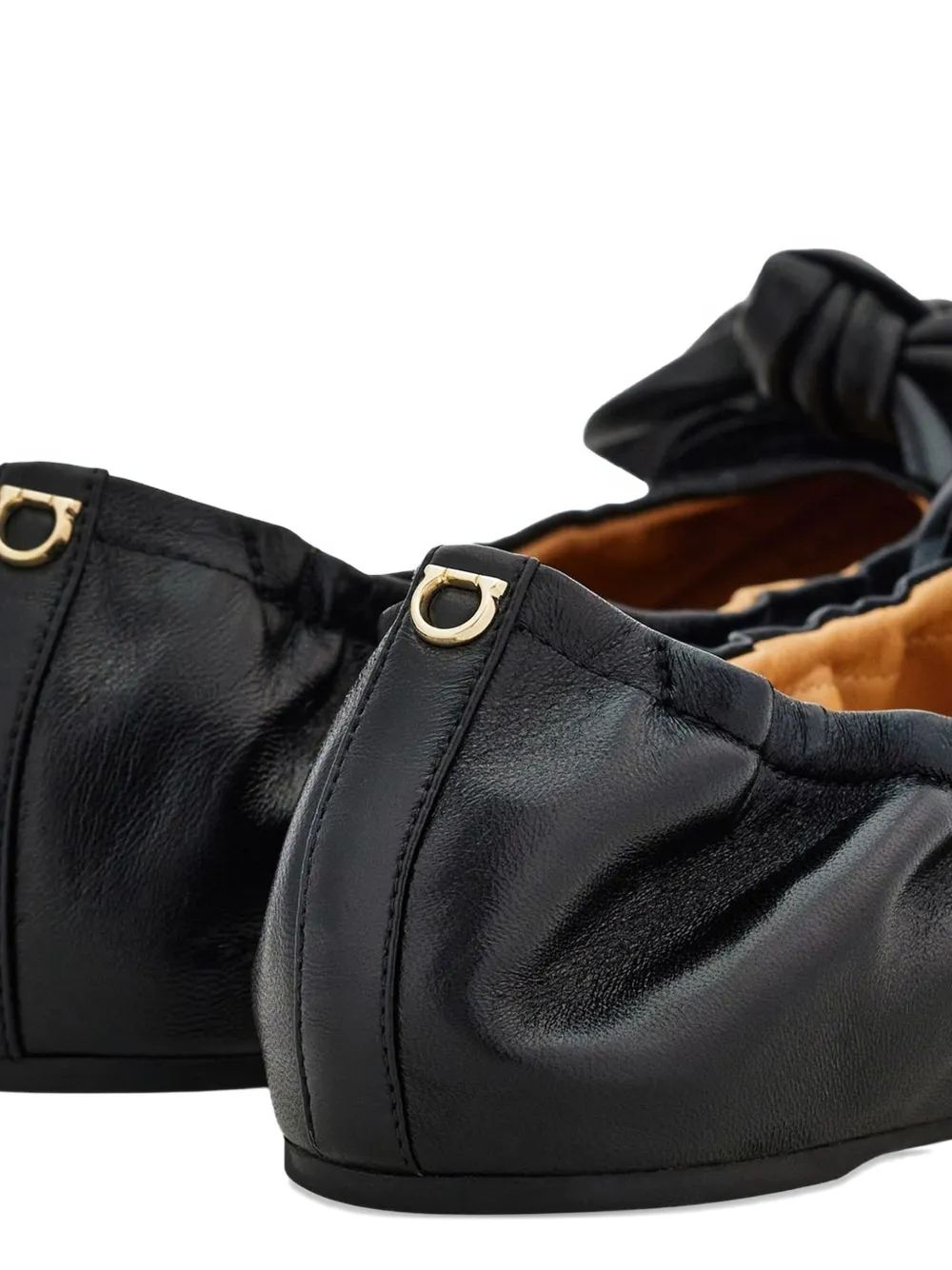Ferragamo Gedrapeerde leren ballerina's met strikdetail Zwart