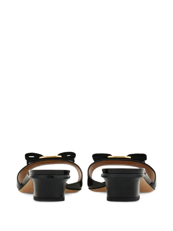 Ferragamo Sandália Vara Com Laço | Preto | FARFETCH BR
