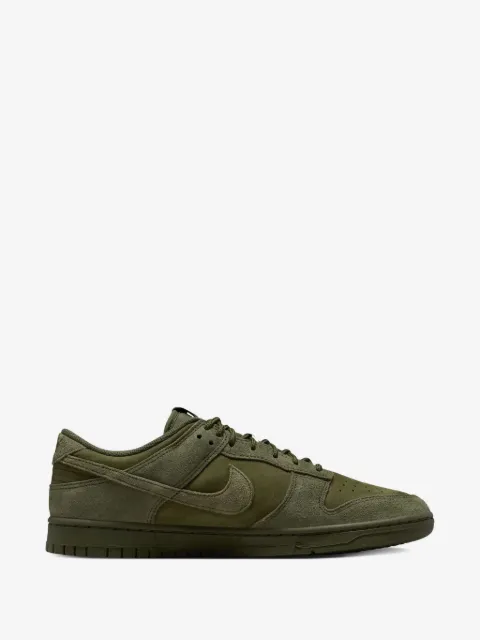 Nike Dunk Low sneakers