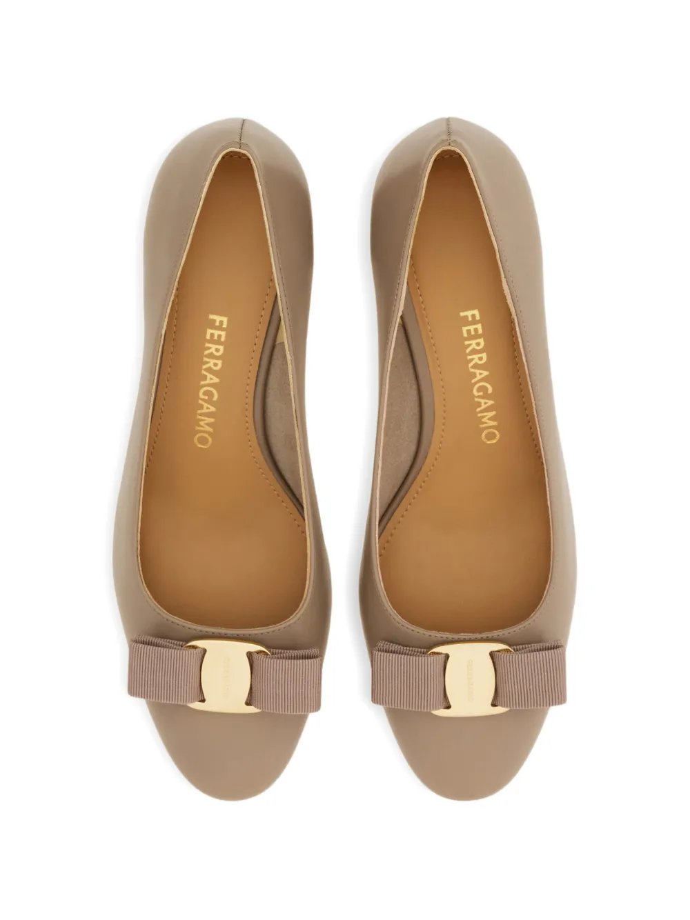 Ferragamo Vara Bow pumps met blokhak Beige