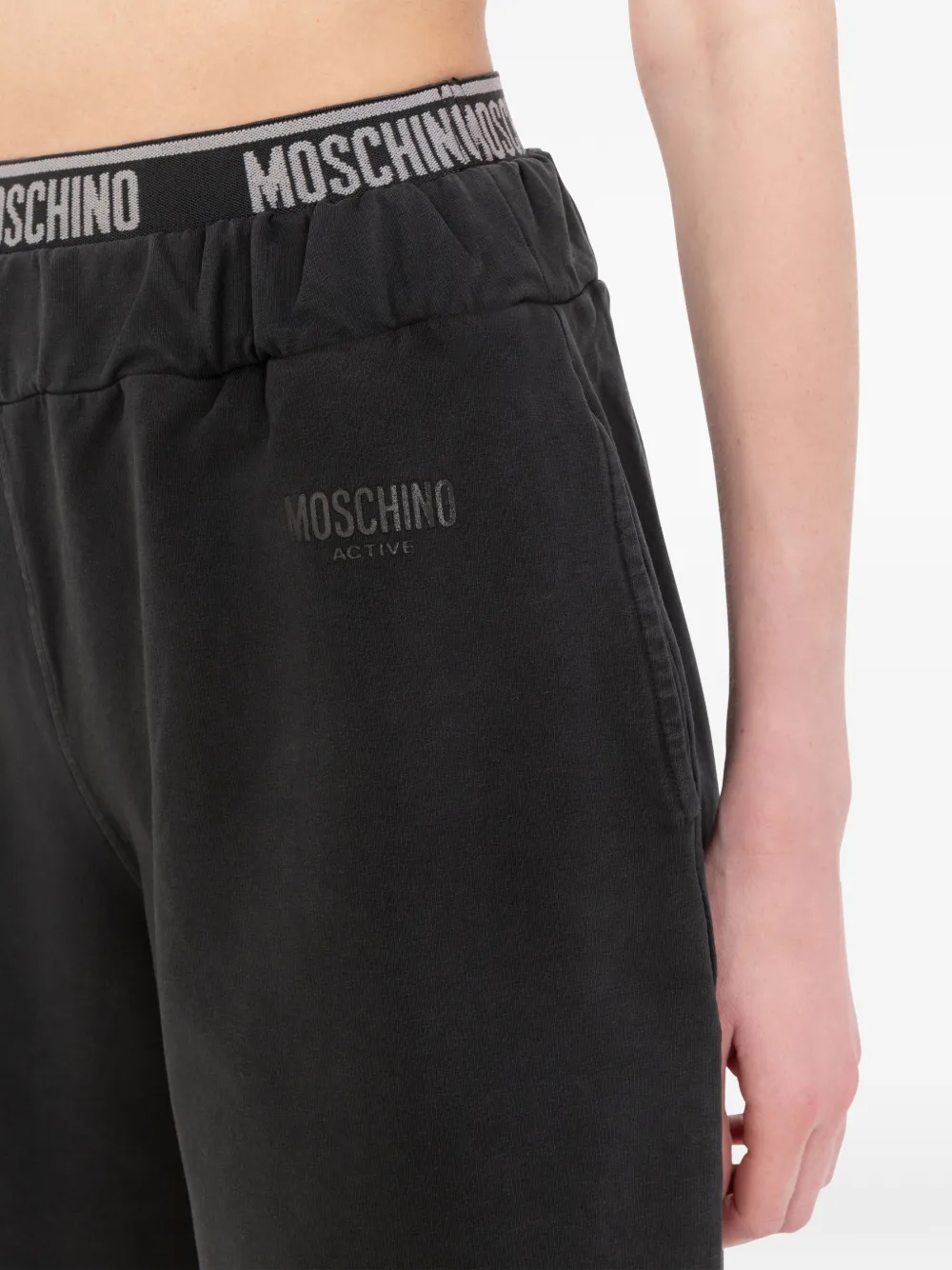 Moschino Gerafelde shorts met logoband Zwart