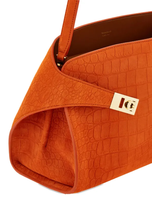 美品✨Ferragamo フェラガモ ワンショルダーバッグ 肩掛 総柄 オレンジ Ferragamo Hug Soft ショルダーバッグ M | オレンジ | FARFETCH JP