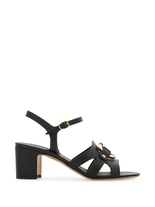 Ferragamo サンダル ブラック アンクルストラップ ガンチーニ Tバー Ferragamo ガンチーニ サンダル | ブラック | FARFETCH JP
