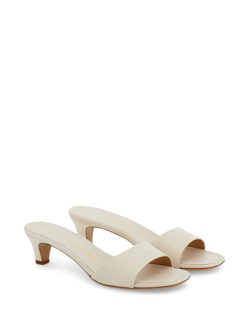 Ferragamo Muiltjes met lage hak Beige