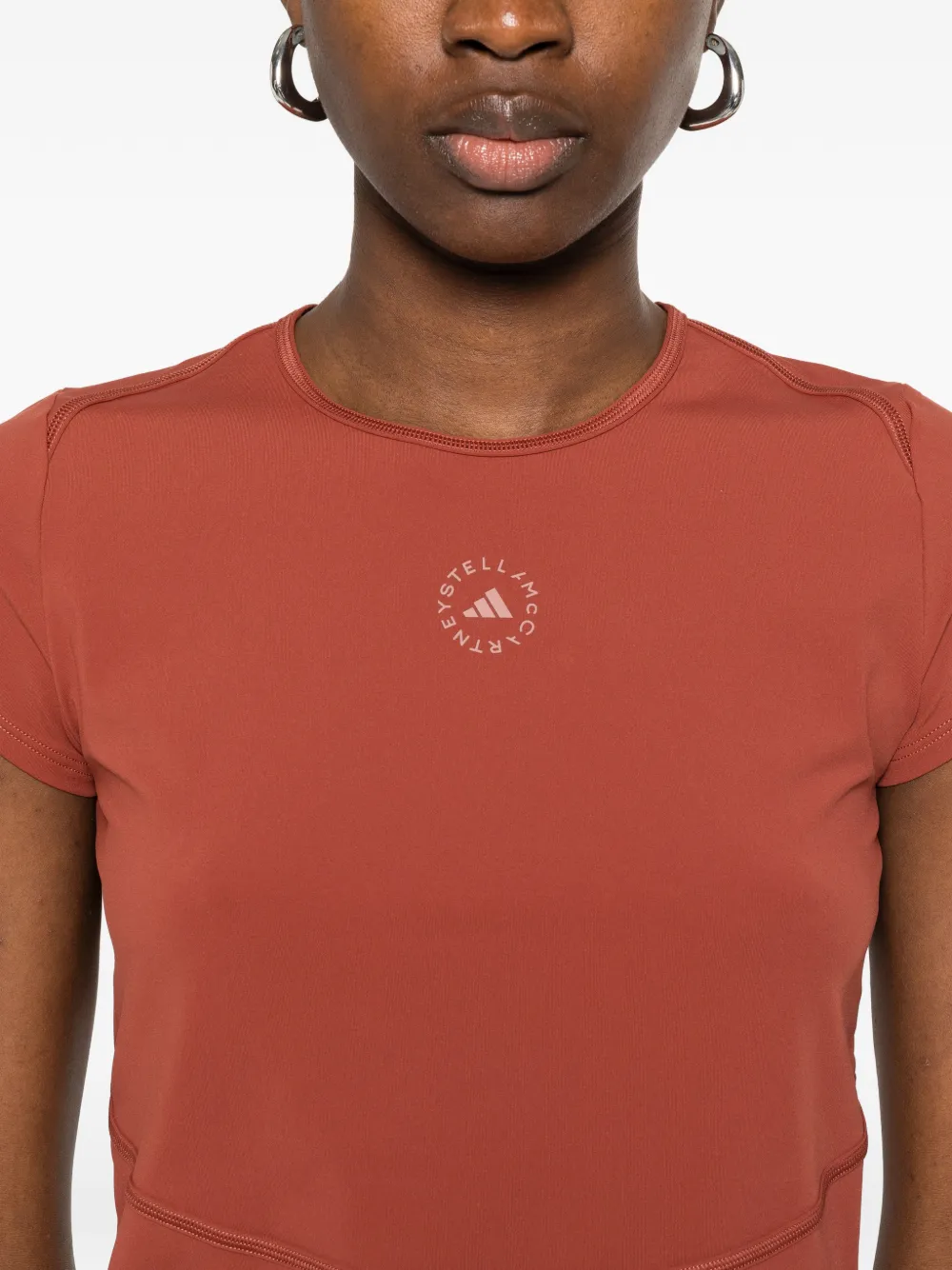 adidas by Stella McCartney T-shirt met logoprint Bruin