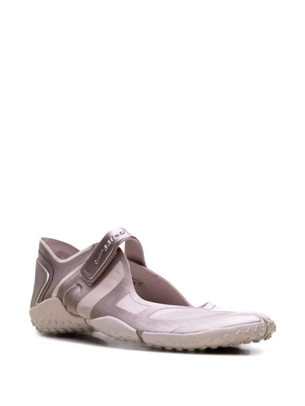Nike SKIMS Rift Satin Strap Sneakers | Pink | FARFETCH