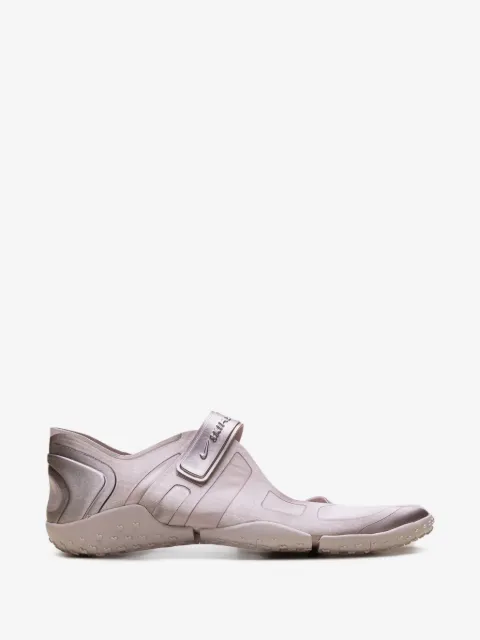 Nike SKIMS Rift Satin strap sneakers