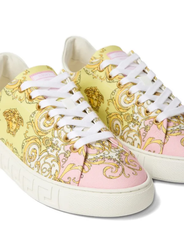 VERSACE ヴェルサーチ バロック柄 グレカ模様 スニーカー Versace グレカ スニーカー | イエロー | FARFETCH JP