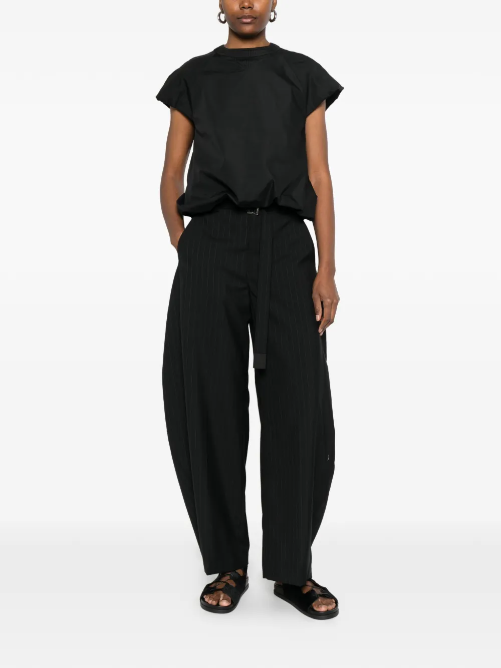 sacai Broek met krijtstreep en gesp Zwart