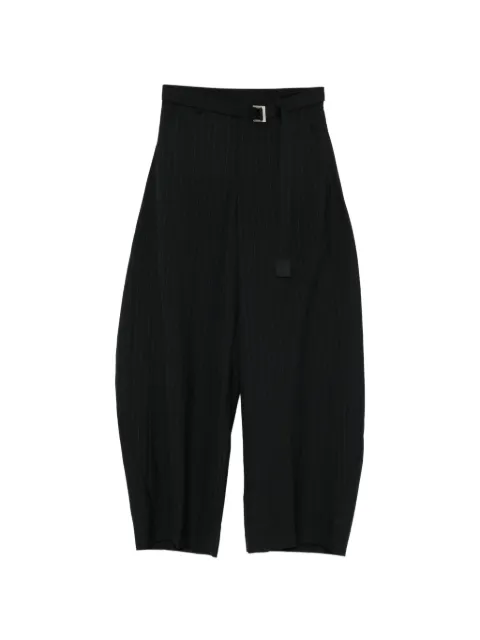 sacai pantalones a rayas diplomáticas con hebilla