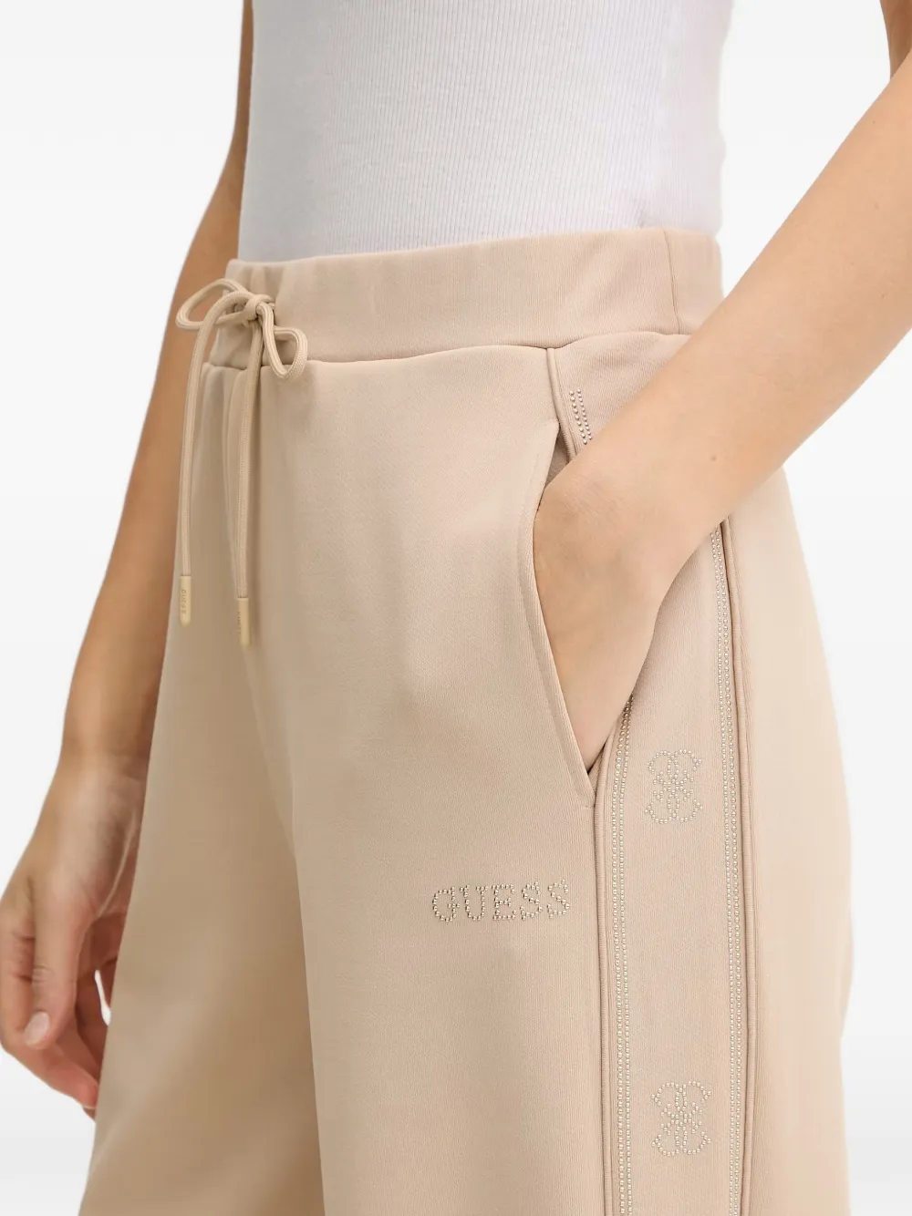 GUESS USA Trainingsshorts met trekkoordsluiting en logodetail Beige