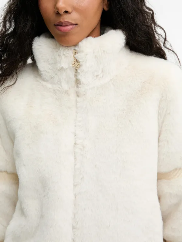 GUESS USA フェイクファージップジャケット | ホワイト | FARFETCH JP