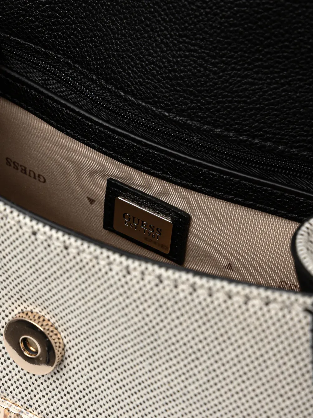 Karnilla Logo-Detail Shoulder Bag