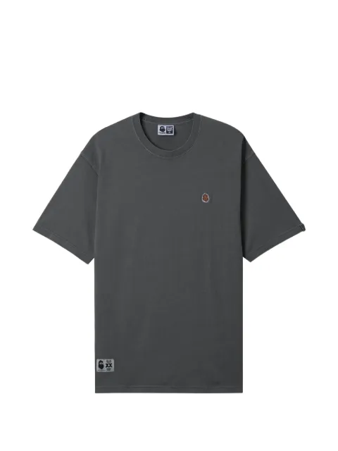 FINGERCROXX playera manga corta con cuello redondo