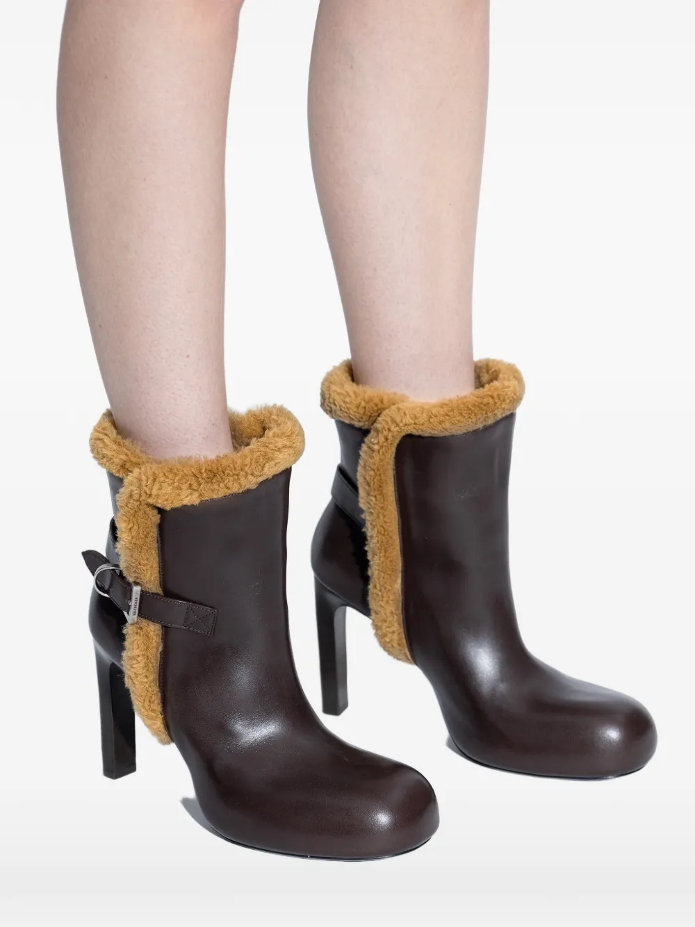 Balenciaga Fargo Bootie H100 enkellaarzen met lammy afwerking Bruin