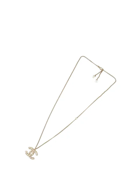 CHANEL Pre-Owned 2011 vergoldete CC Halskette mit Kunstperlen-Anhänger