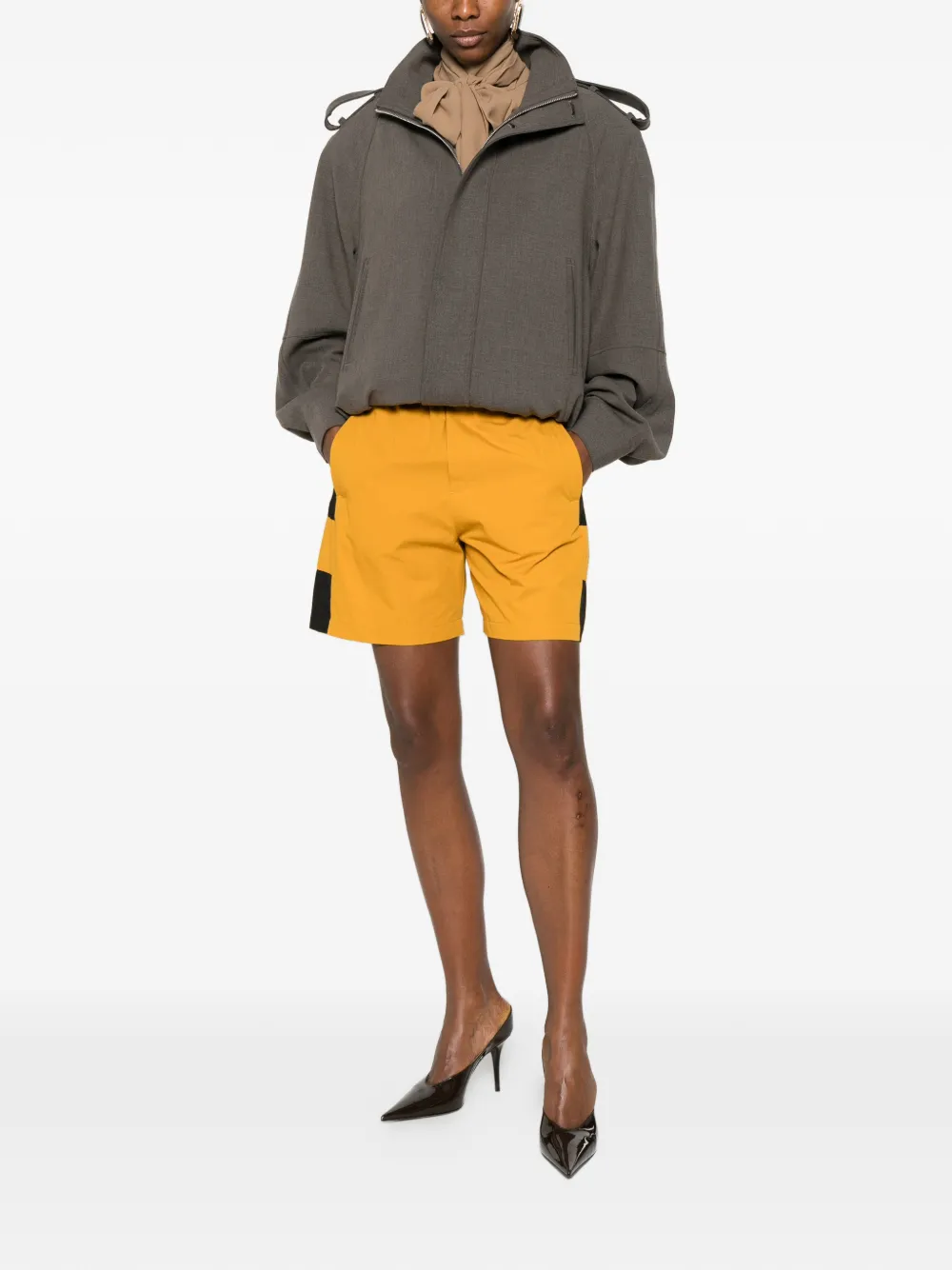 Saint Laurent Cassandre shorts met logo Geel