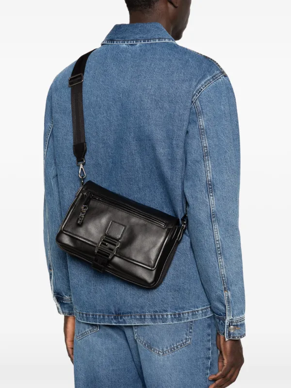 新品 Fendi Flux Messenger レザーショルダーバッグ FENDI Flux Buckle Leather Messenger Bag | Black | FARFETCH