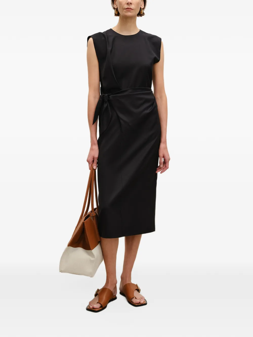 LESS Gedrapeerde jurk met gestrikte taille Zwart