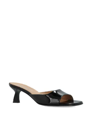 Gucci logo-plaque Sandals | Black | FARFETCH
