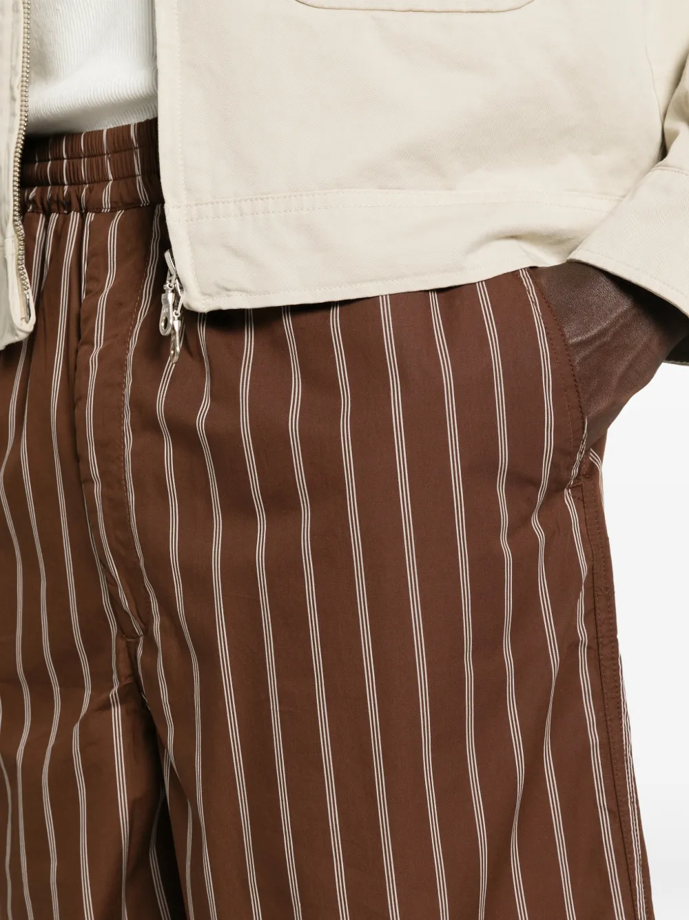 Études Studio Comfort gestreepte shorts Bruin
