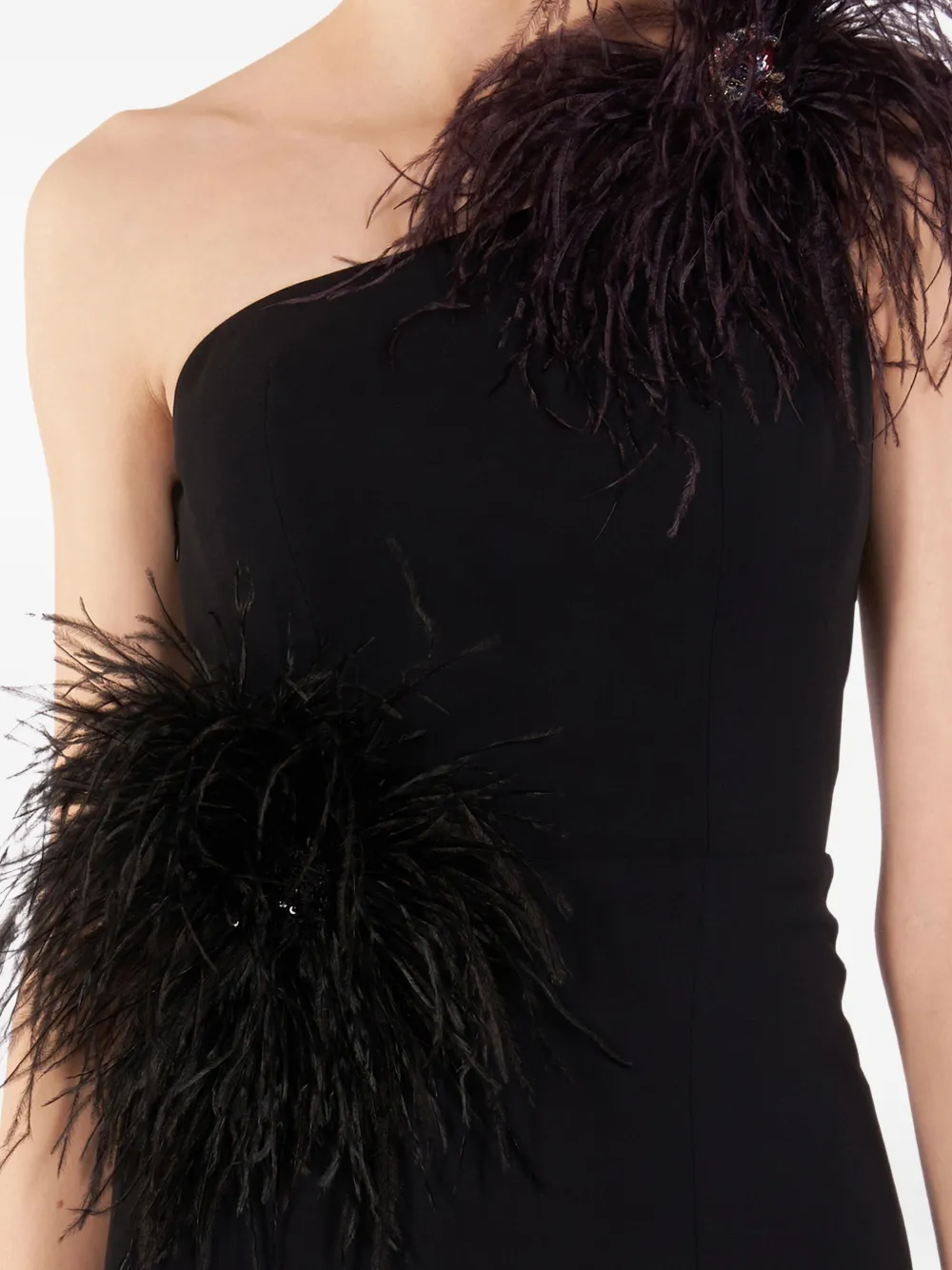 IMROSKA 16 asymmetrische maxi-jurk met veren detail Zwart