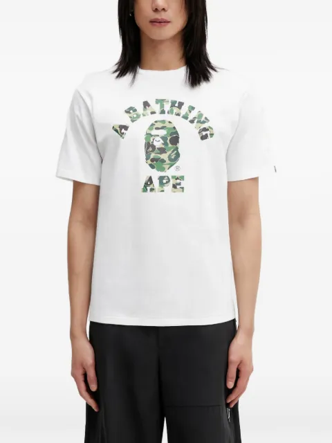 A BATHING APE® playera con logo estampado