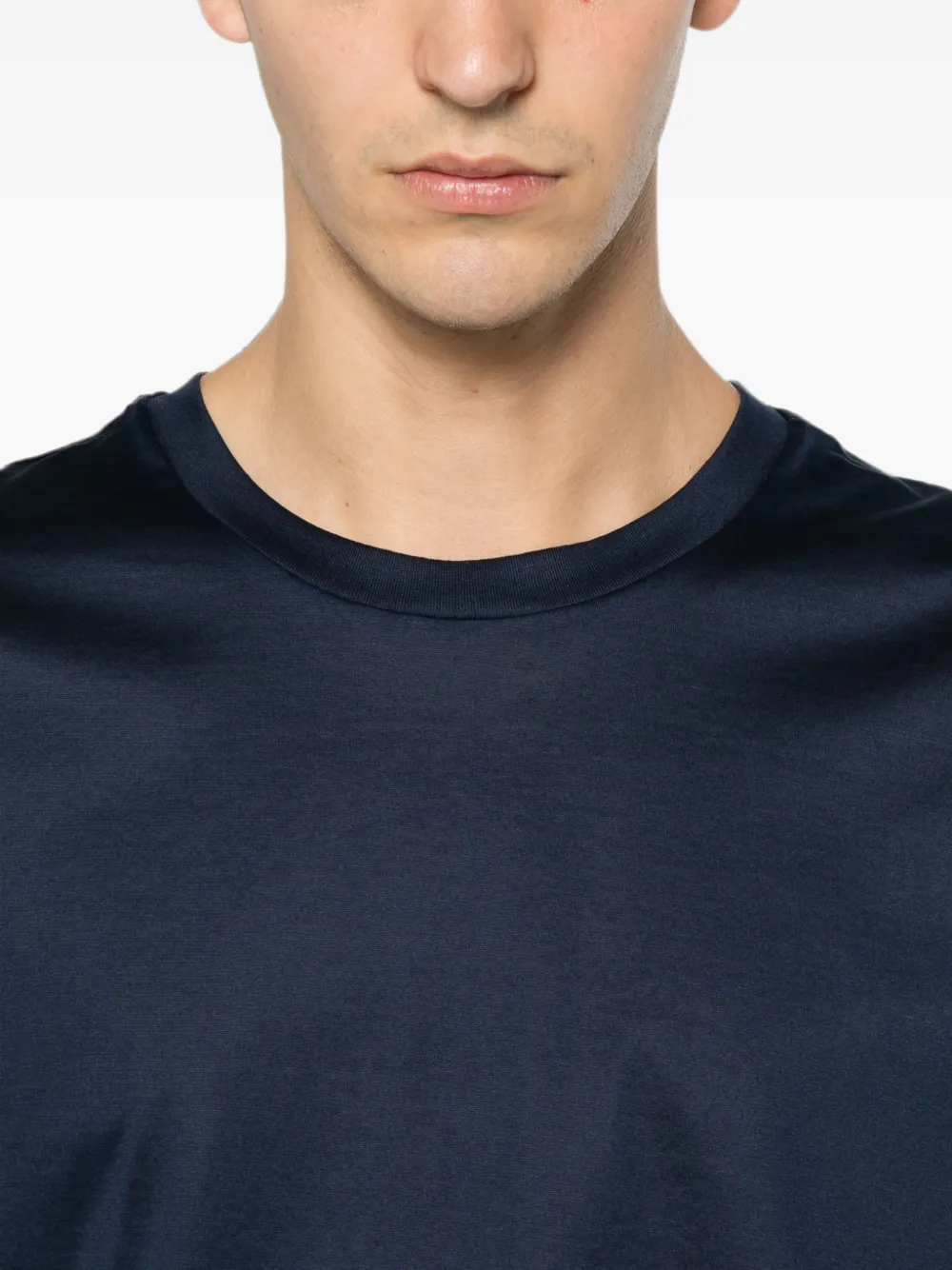 Low Brand x The Place Gallery T-shirt met ronde hals Blauw