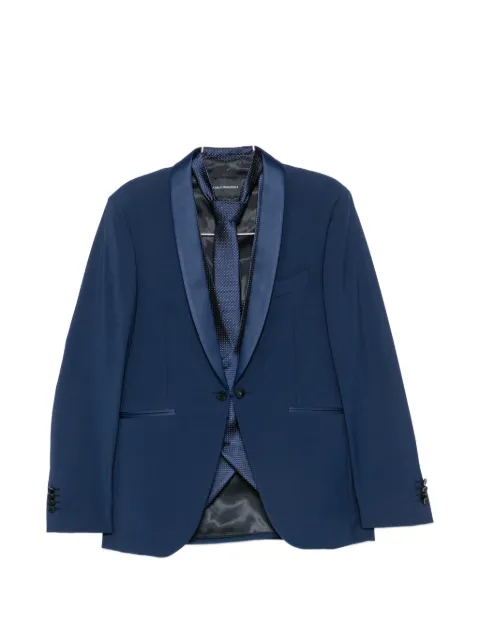 Carlo Pignatelli traje de tres piezas con botones