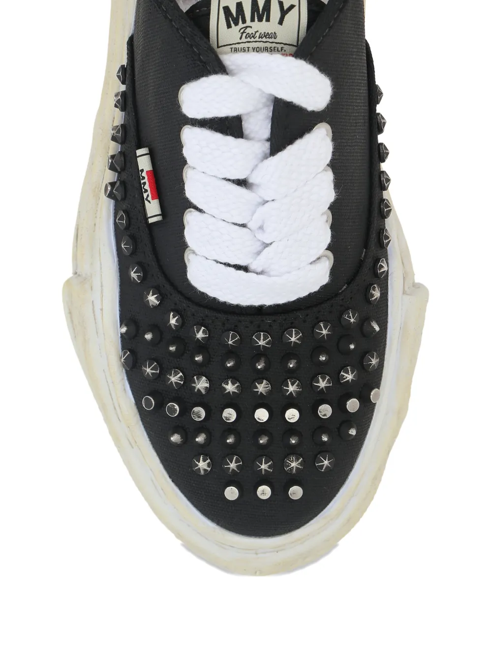 Maison MIHARA YASUHIRO Sneakers met studs Zwart