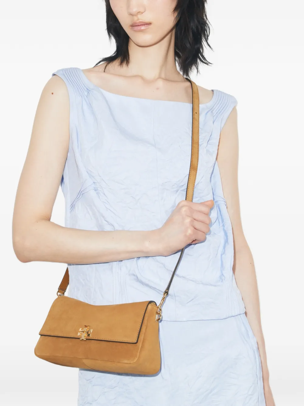 Tory Burch Charlie kleine suède schoudertas Beige