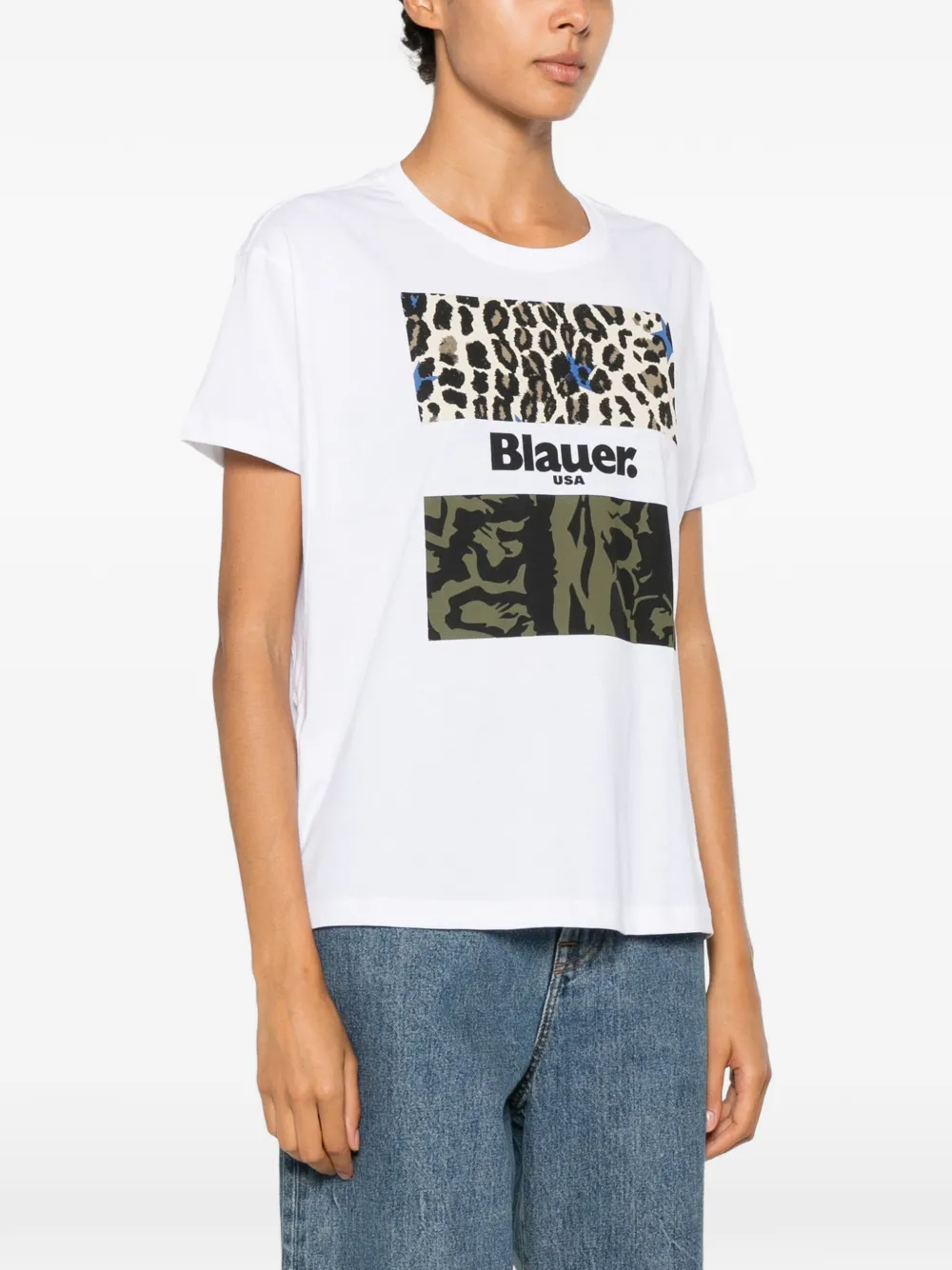 Blauer T-shirt met luipaardprint en camouflageprint Wit