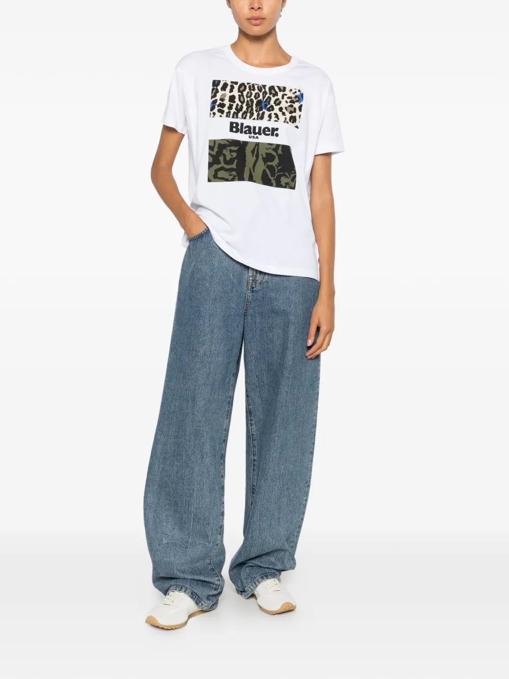 Blauer T-shirt met luipaardprint en camouflageprint Wit