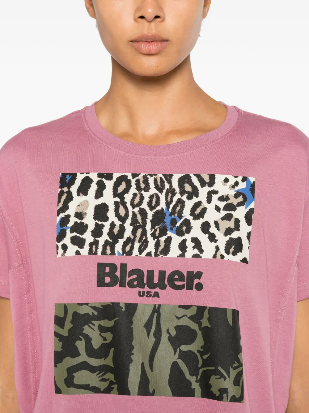 Blauer logoprint T-shirt met luipaardprint Roze