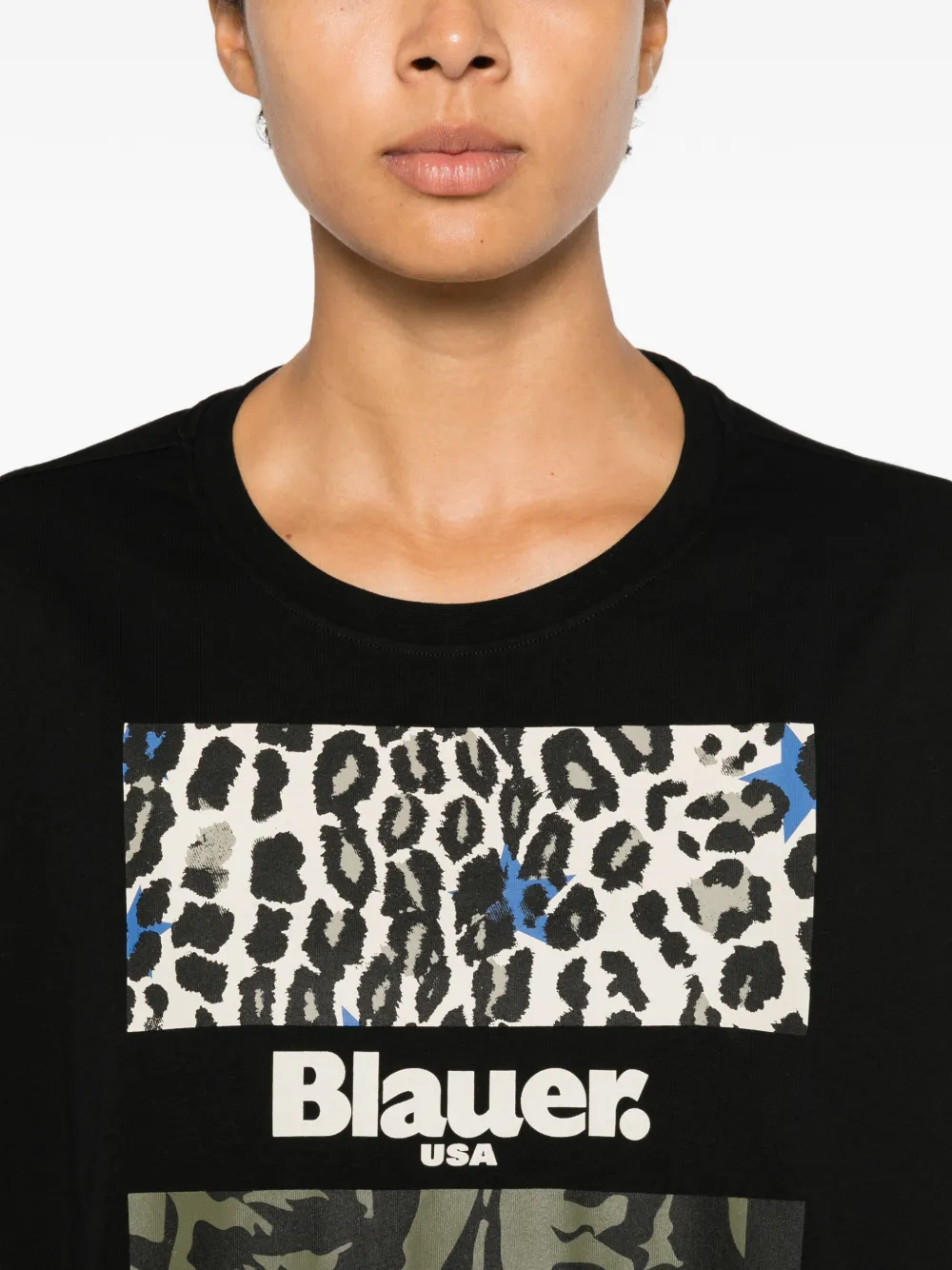 Blauer logoprint T-shirt met luipaardprint Zwart