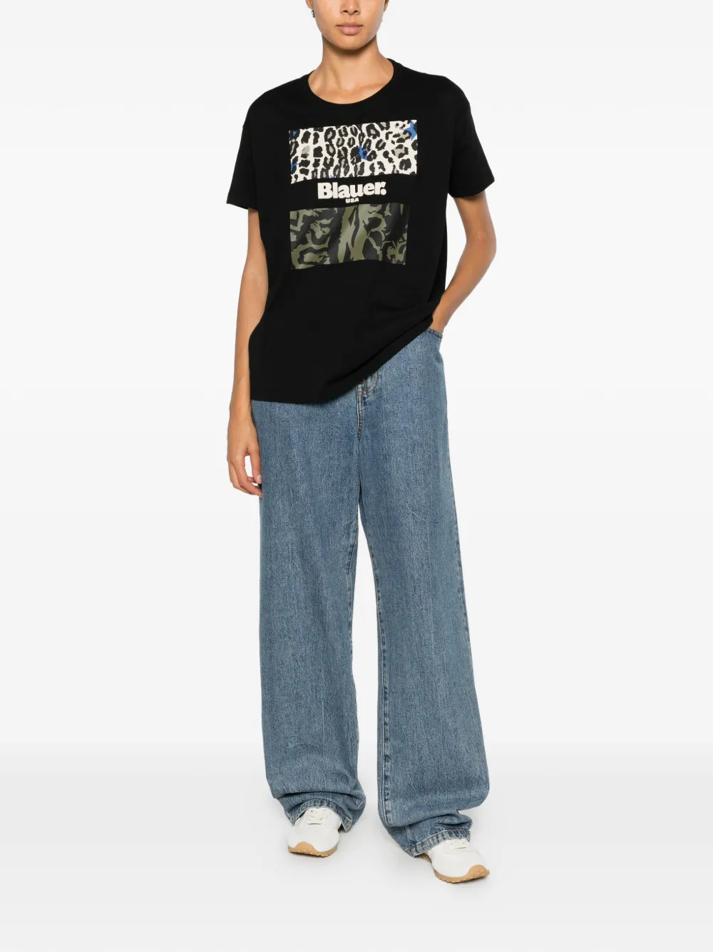 Blauer logoprint T-shirt met luipaardprint Zwart